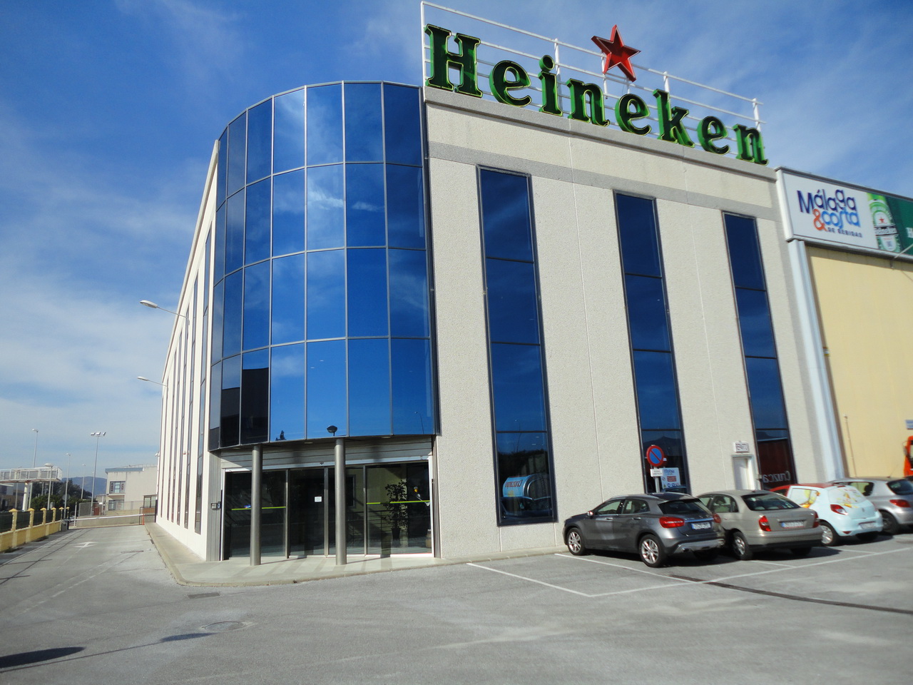 Najarro Proyectos - Reforma Integral. Interiorismo y Mobiliario de Oficina - Heineken - Málaga